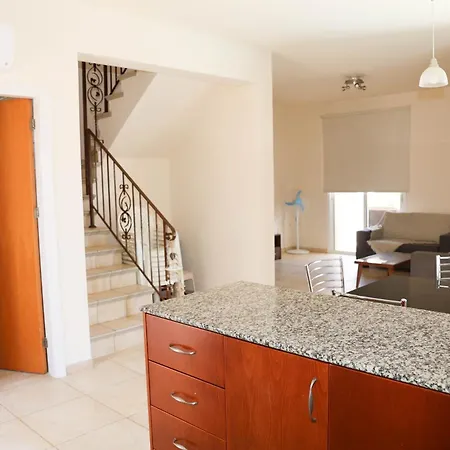 Agesilaos Seaview 33 וילה איה נאפה
