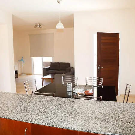 Agesilaos Seaview 33 * איה נאפה