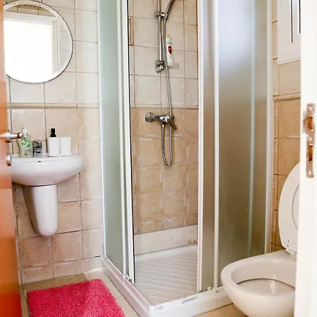 Agesilaos Seaview 33 아이아 나파